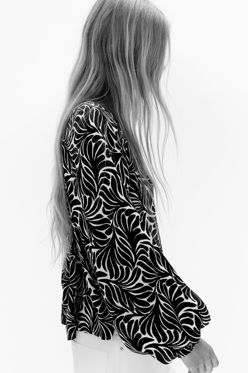 Balloon-sleeved Blouse